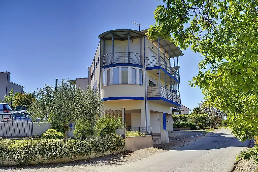 Apartments Vea Pula 0*,