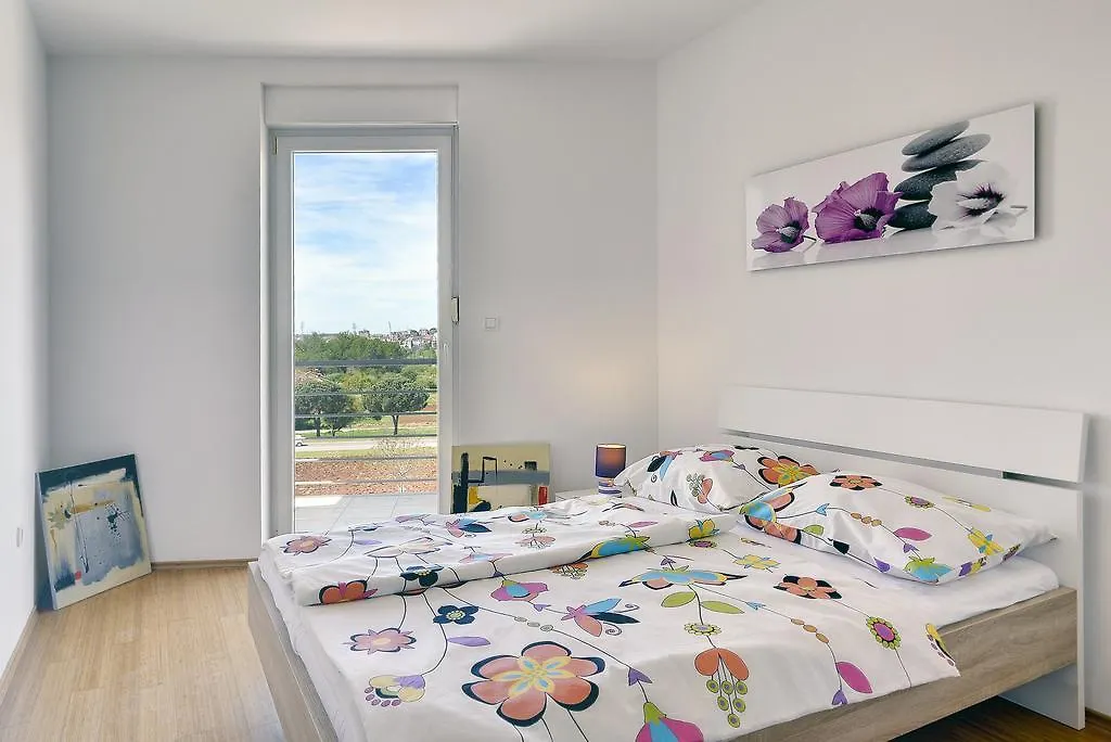 Apartments Vea Pula 0*,  Croatia