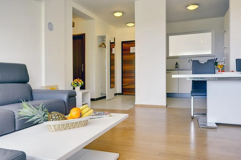 Apartments Vea Pula 0*,